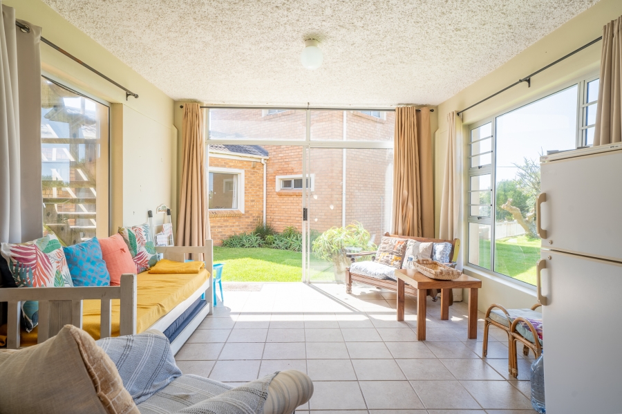 5 Bedroom Property for Sale in Kidds Beach Eastern Cape